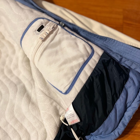 Pre-owned. Powder Room Snowboard/Ski Jacket. Women’s Size Medium. - Picture 4 of 5